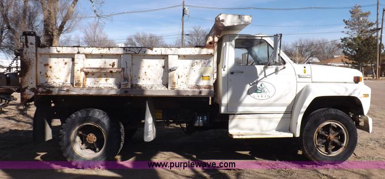 image for item K3191 1986 Ford F600 dump truck