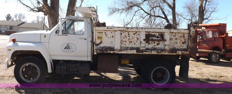 image for item K3191 1986 Ford F600 dump truck