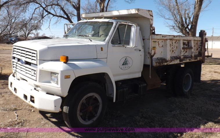 image for item K3191 1986 Ford F600 dump truck