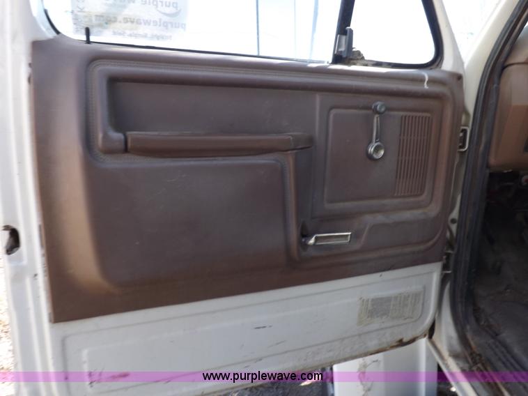 image for item K3191 1986 Ford F600 dump truck