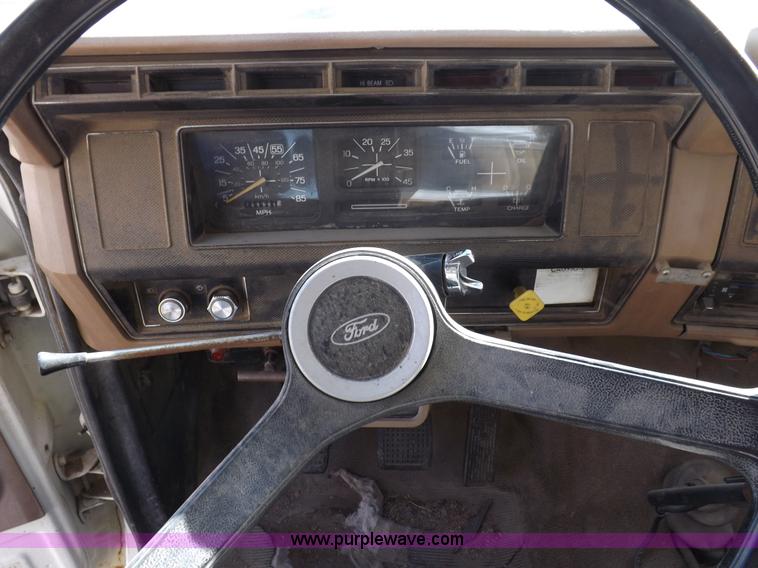 image for item K3191 1986 Ford F600 dump truck