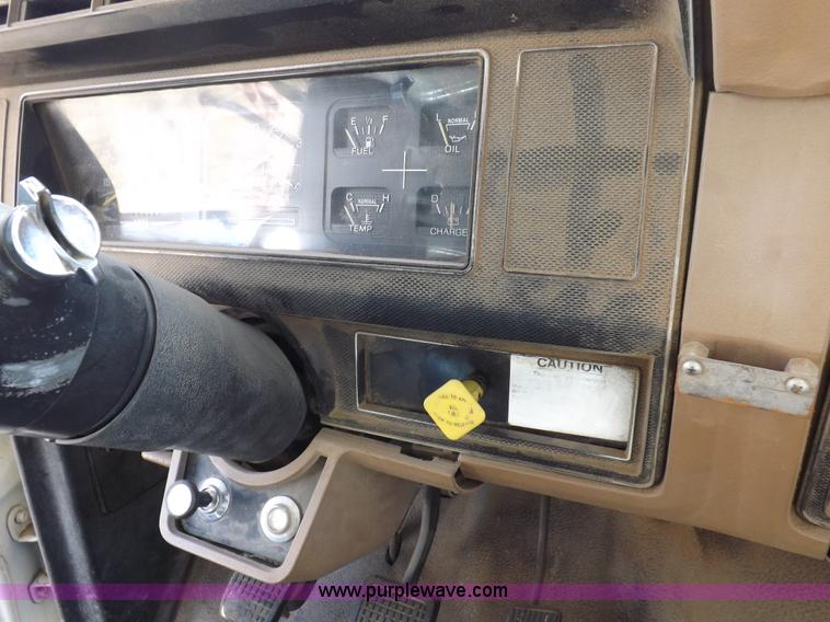 image for item K3191 1986 Ford F600 dump truck