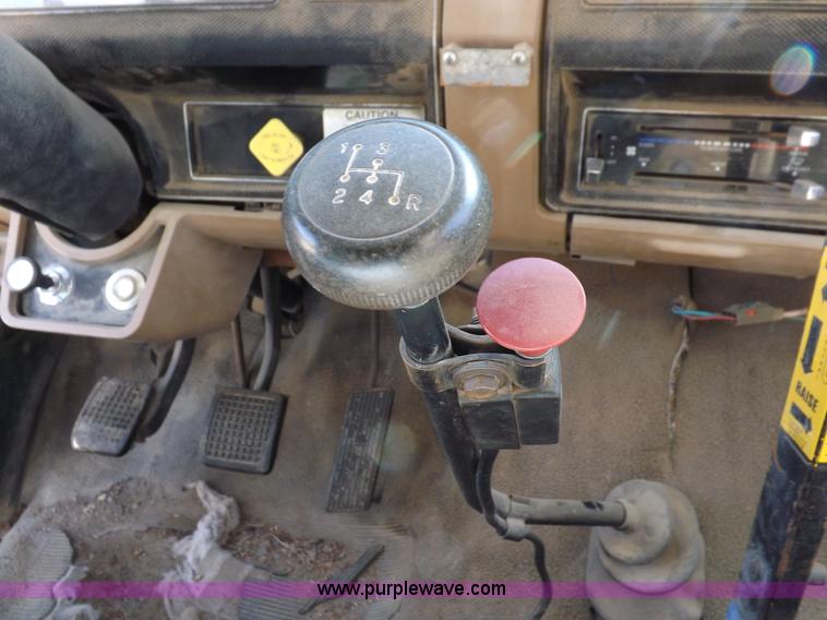 image for item K3191 1986 Ford F600 dump truck