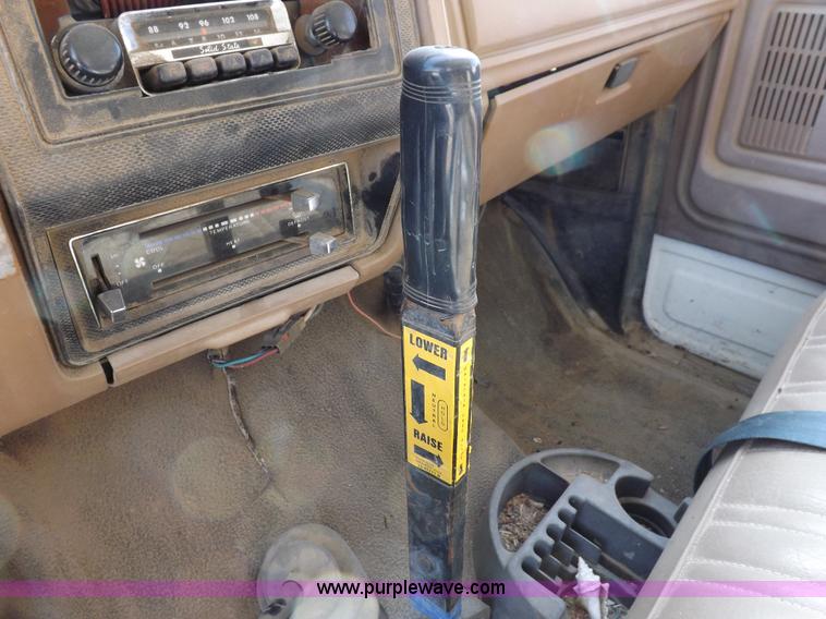 image for item K3191 1986 Ford F600 dump truck