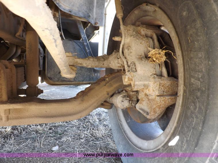 image for item K3191 1986 Ford F600 dump truck