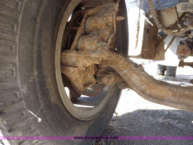 image for item K3191 1986 Ford F600 dump truck