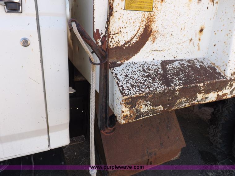 image for item K3191 1986 Ford F600 dump truck
