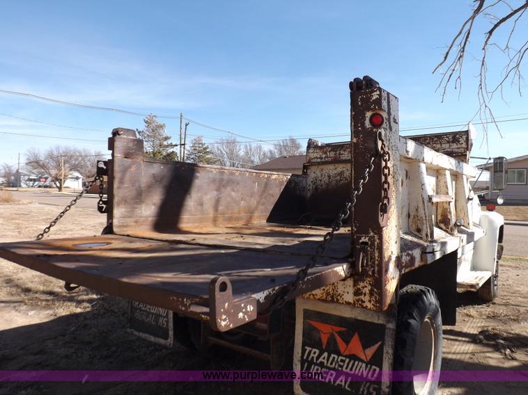 image for item K3191 1986 Ford F600 dump truck