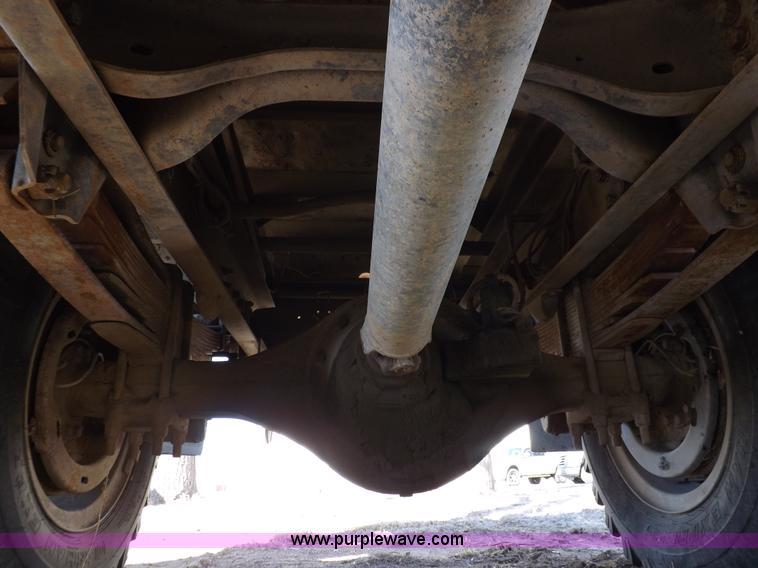 image for item K3191 1986 Ford F600 dump truck