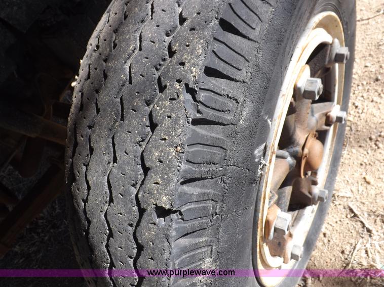 image for item K3191 1986 Ford F600 dump truck