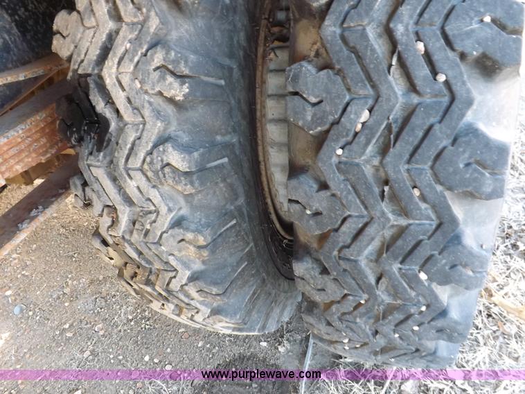 image for item K3191 1986 Ford F600 dump truck