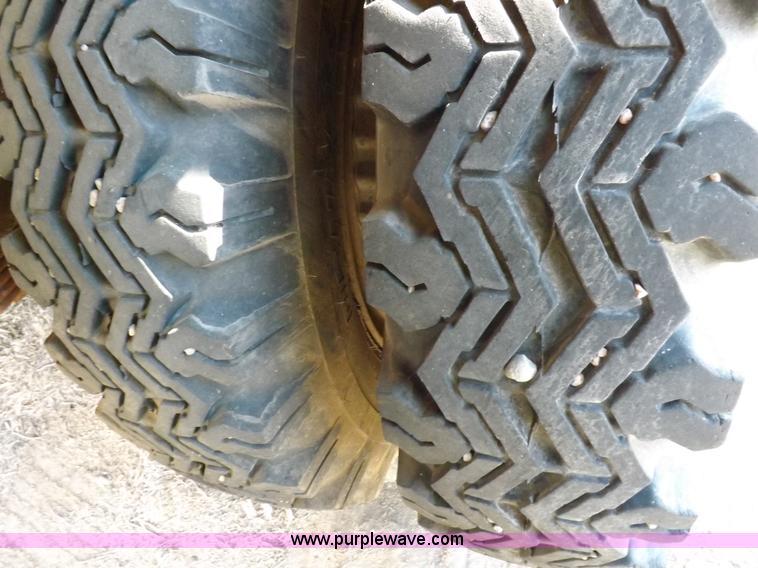 image for item K3191 1986 Ford F600 dump truck