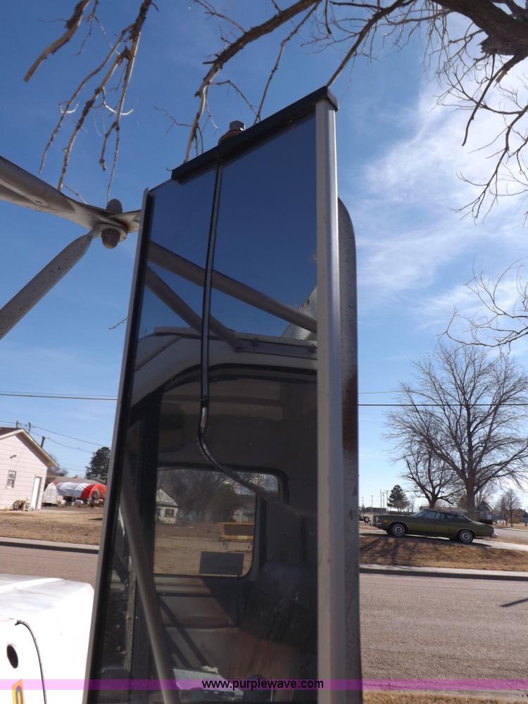 image for item K3191 1986 Ford F600 dump truck