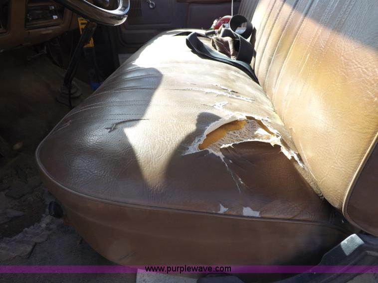 image for item K3191 1986 Ford F600 dump truck