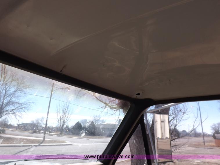 image for item K3191 1986 Ford F600 dump truck