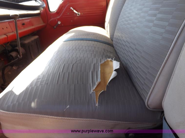 image for item K3191 1986 Ford F600 dump truck