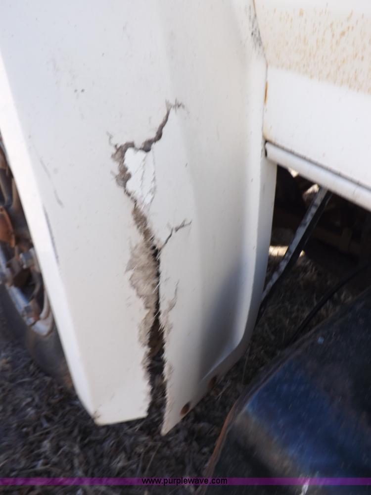 image for item K3191 1986 Ford F600 dump truck