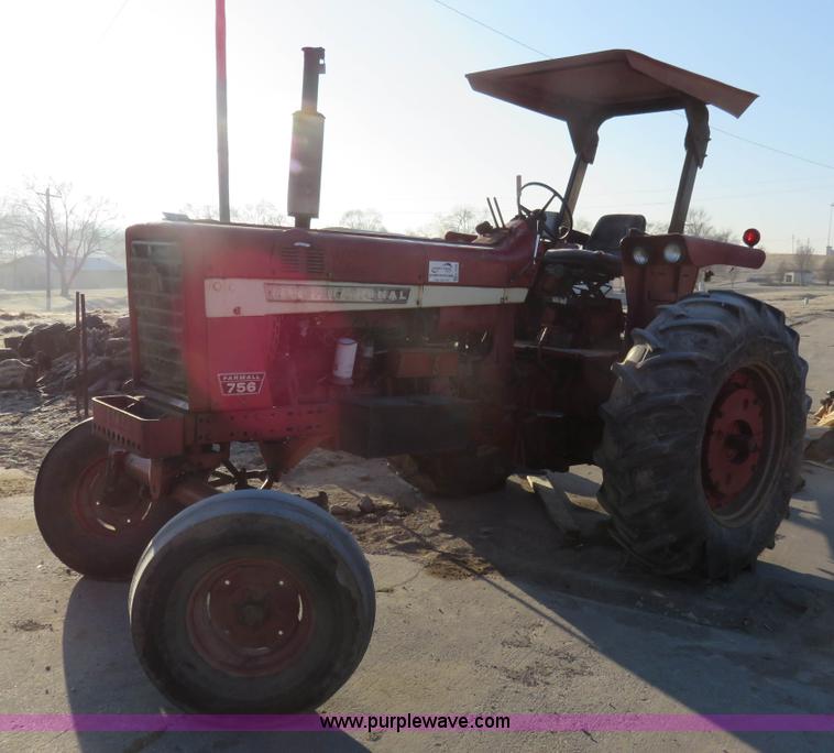 image for item K7078 1969 International Farmall 756 tractor
