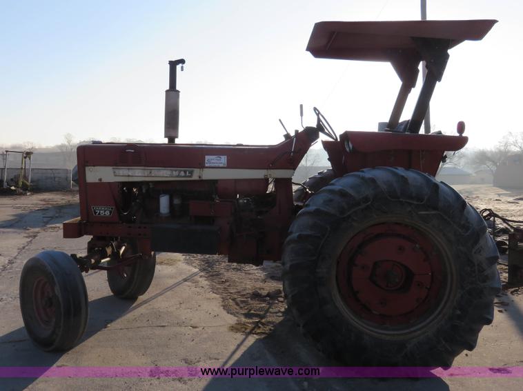 image for item K7078 1969 International Farmall 756 tractor