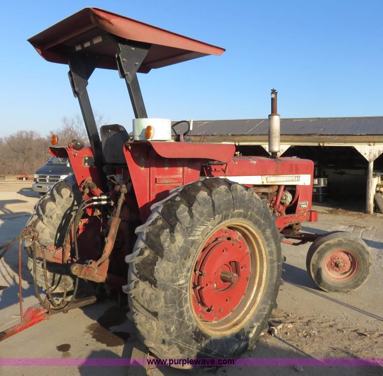 image for item K7078 1969 International Farmall 756 tractor