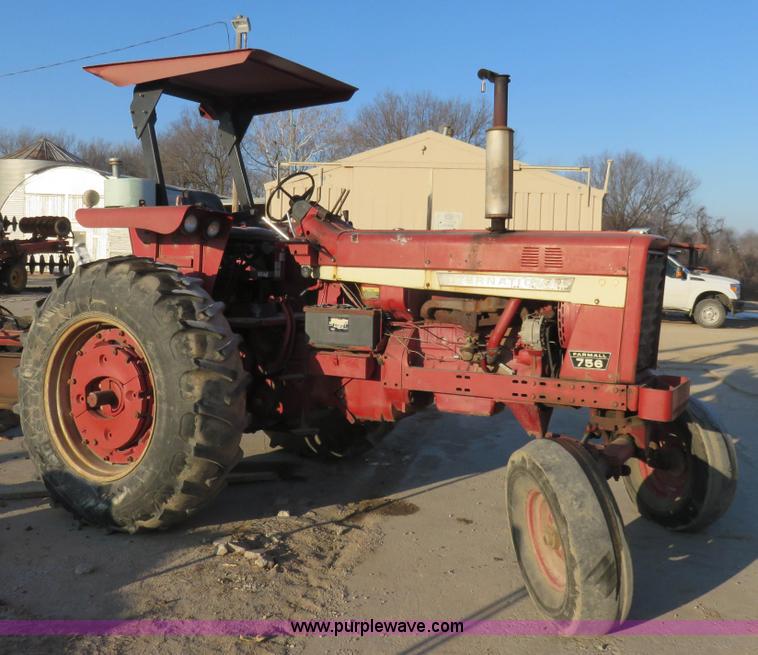 image for item K7078 1969 International Farmall 756 tractor
