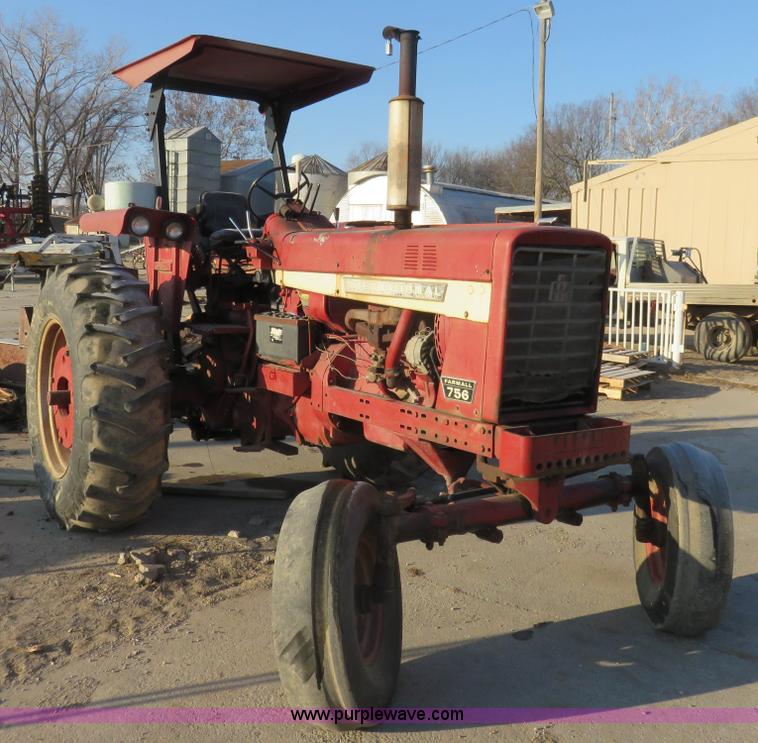 image for item K7078 1969 International Farmall 756 tractor