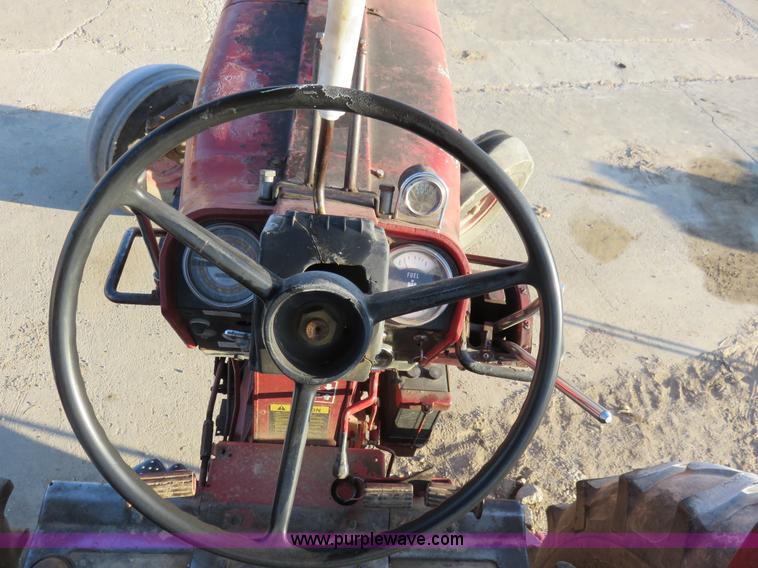 image for item K7078 1969 International Farmall 756 tractor