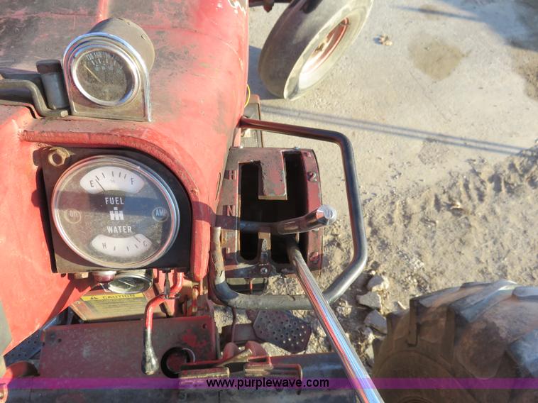 image for item K7078 1969 International Farmall 756 tractor