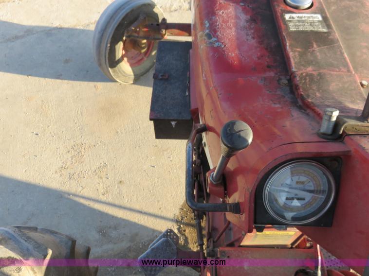 image for item K7078 1969 International Farmall 756 tractor