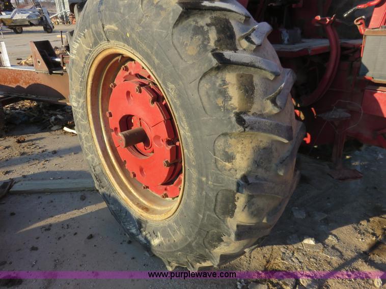 image for item K7078 1969 International Farmall 756 tractor