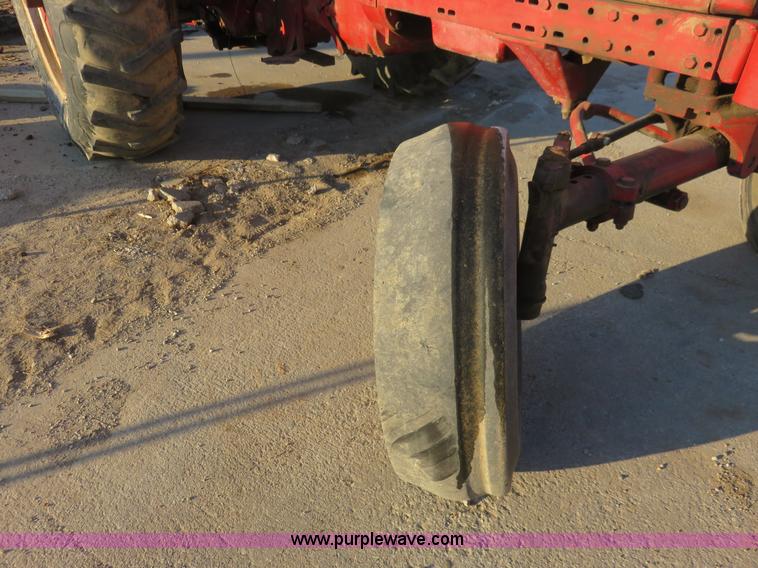 image for item K7078 1969 International Farmall 756 tractor