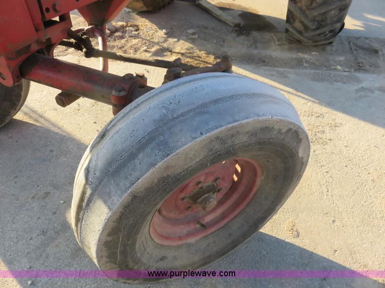 image for item K7078 1969 International Farmall 756 tractor