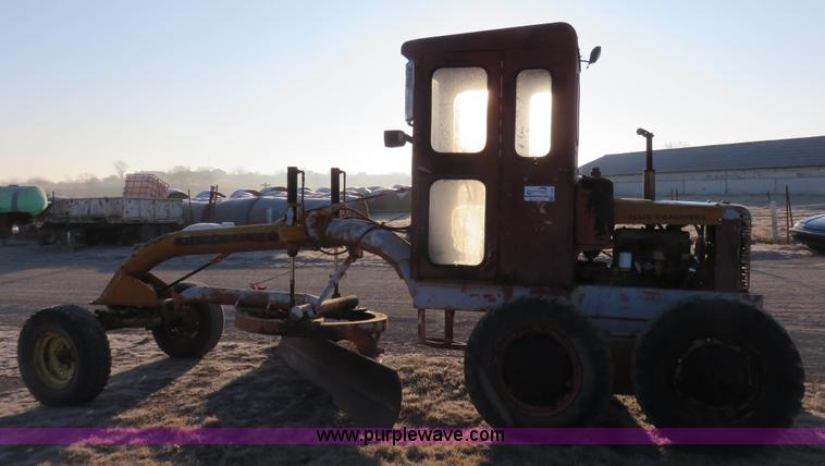 image for item K7082 Allis Chalmers D motor grader