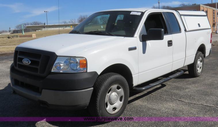 image for item K7189 2005 Ford F150 SuperCab pickup truck