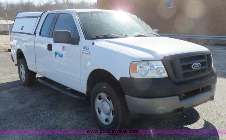 image for item K7189 2005 Ford F150 SuperCab pickup truck