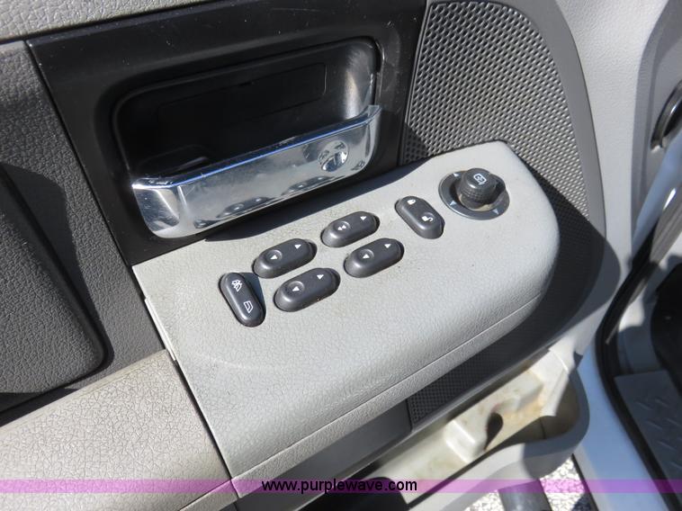 image for item K7189 2005 Ford F150 SuperCab pickup truck