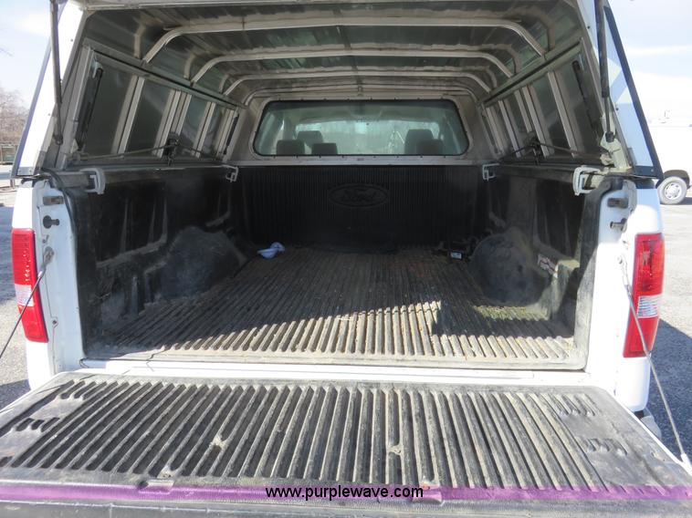 image for item K7189 2005 Ford F150 SuperCab pickup truck