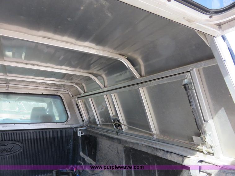 image for item K7189 2005 Ford F150 SuperCab pickup truck