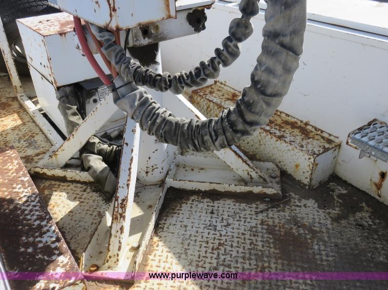 image for item K7191 1994 Ford F450 Super Duty bucket truck