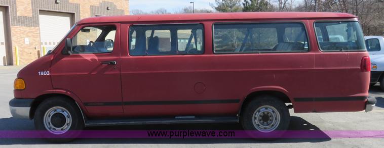 image for item K7193 1999 Dodge Ram Wagon B3500 Maxi van