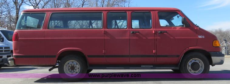 image for item K7193 1999 Dodge Ram Wagon B3500 Maxi van