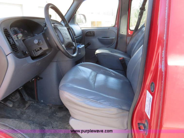 image for item K7193 1999 Dodge Ram Wagon B3500 Maxi van