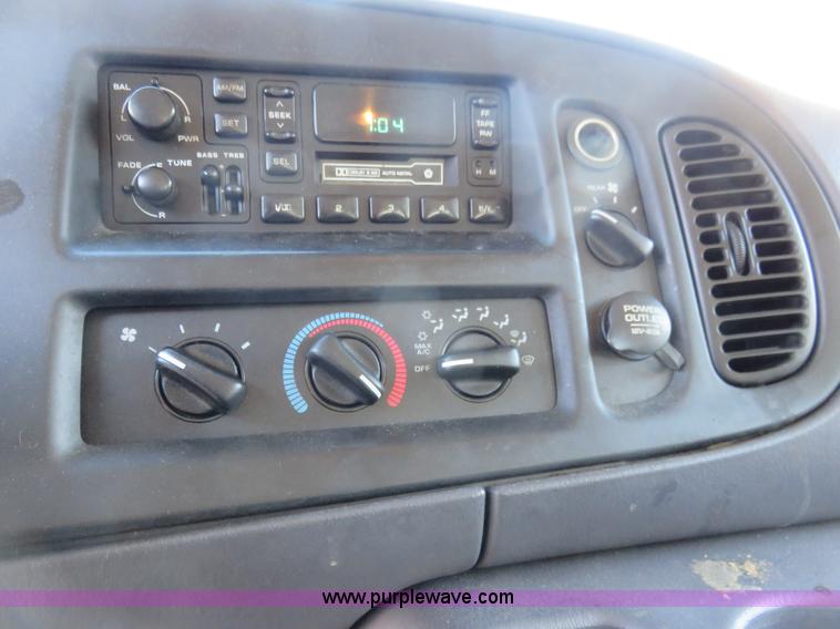 image for item K7193 1999 Dodge Ram Wagon B3500 Maxi van