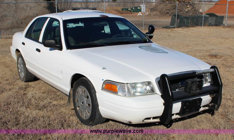 image for item L6592 2006 Ford Crown Victoria Police Interceptor
