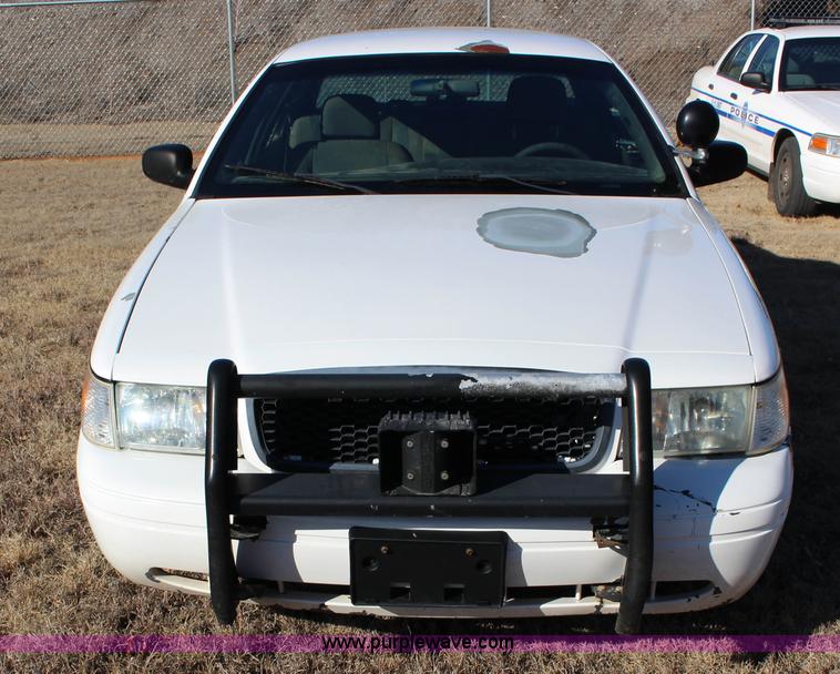 image for item L6592 2006 Ford Crown Victoria Police Interceptor