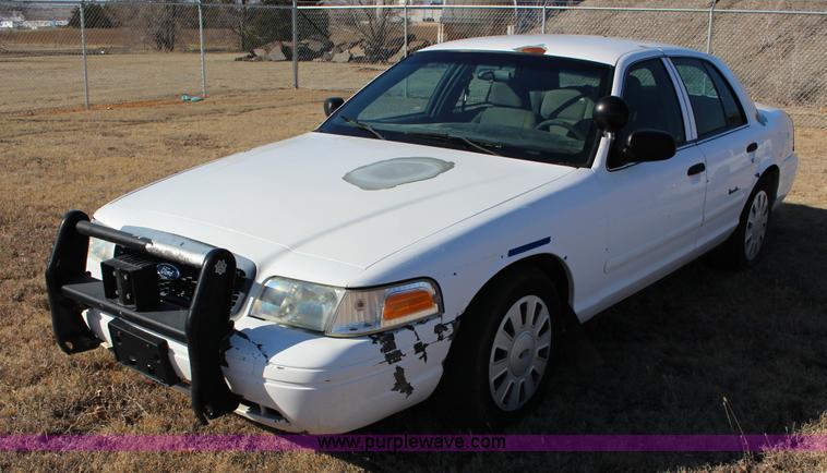 image for item L6592 2006 Ford Crown Victoria Police Interceptor