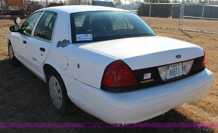 image for item L6592 2006 Ford Crown Victoria Police Interceptor