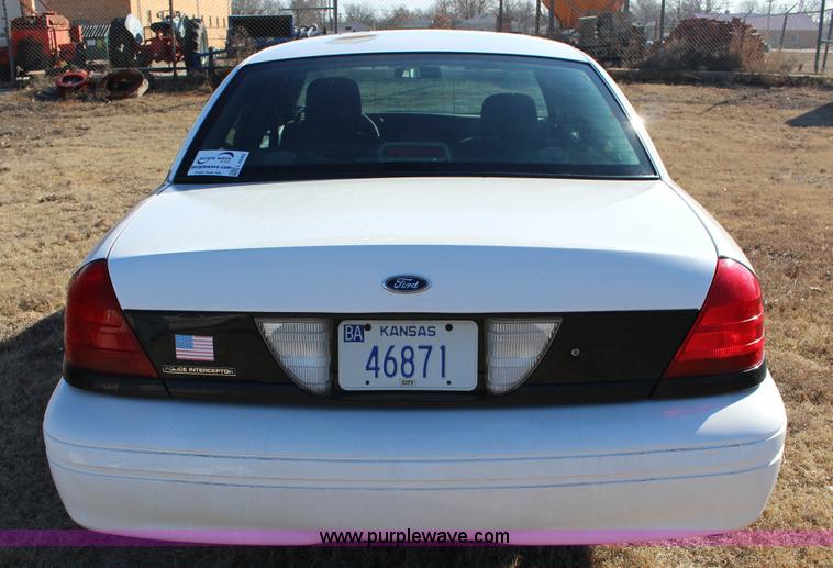 image for item L6592 2006 Ford Crown Victoria Police Interceptor