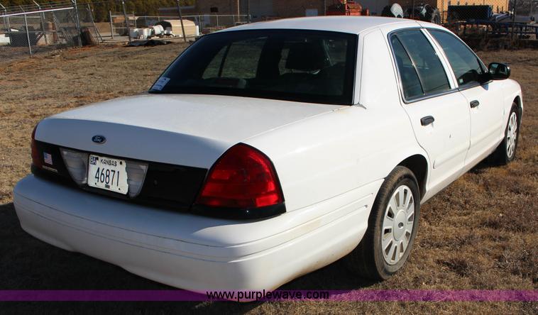 image for item L6592 2006 Ford Crown Victoria Police Interceptor