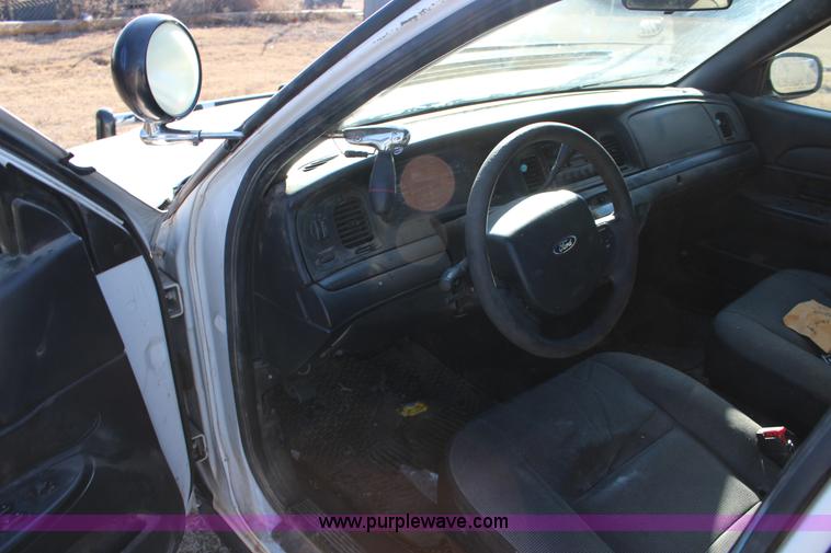 image for item L6592 2006 Ford Crown Victoria Police Interceptor